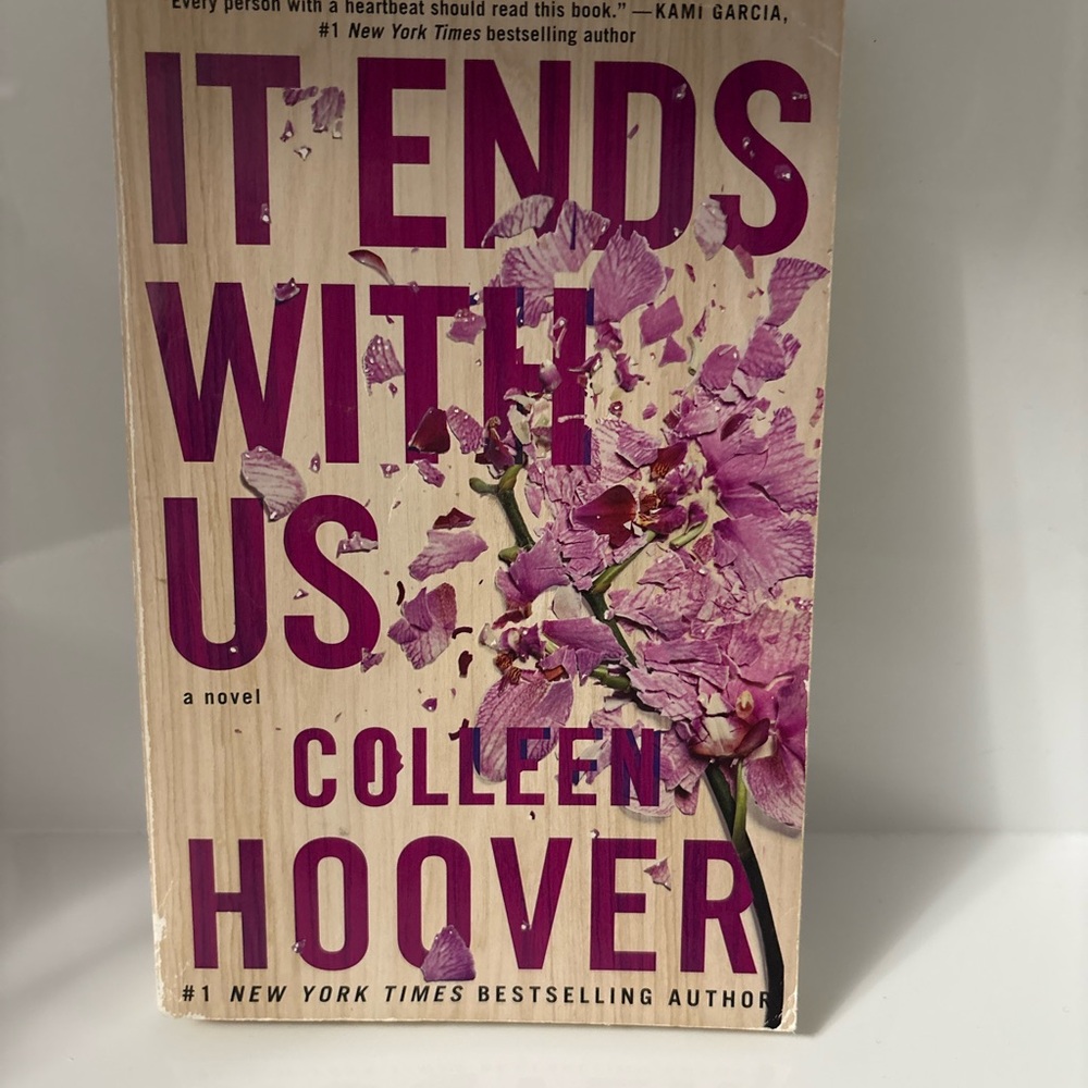 📚 3/$25 📚 It Ends With Us by Colleen Hoover Book